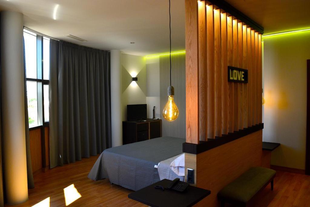 Hotel-Asador Montes Oretanos Pulgar Bagian luar foto